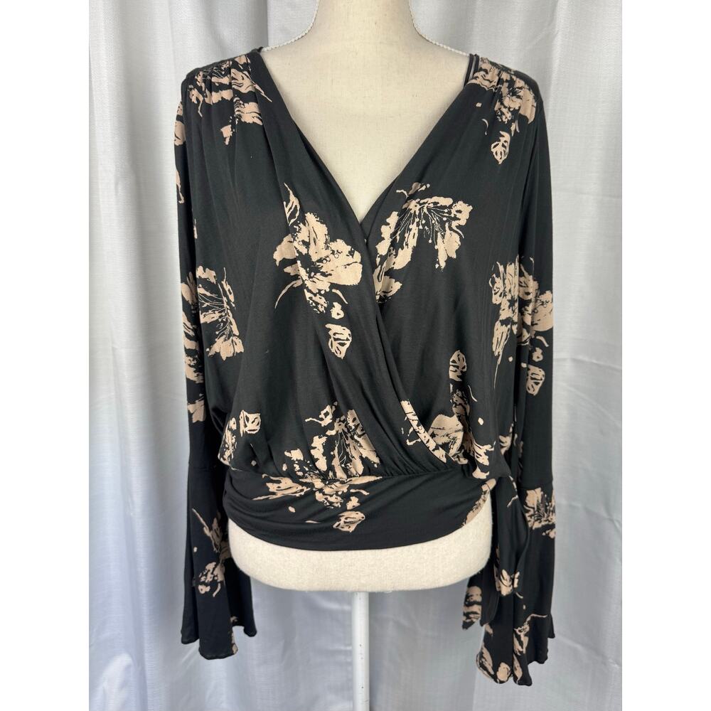 Free People Fiona Bell Sleeve Floral Surplice Top‎ Boho Coquette M